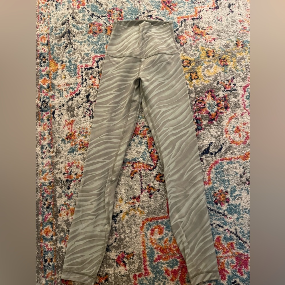 LIMITED EDITION LULU LEMON ALIGN LEGGINGS SIZE 0